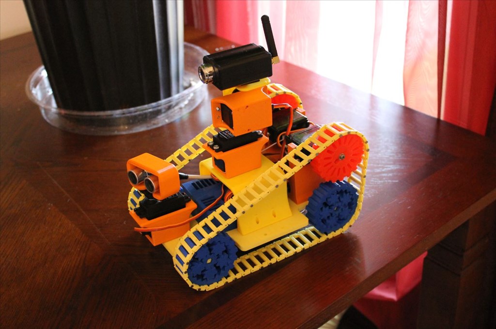 Halbinath's Traxbot - My First Robot
